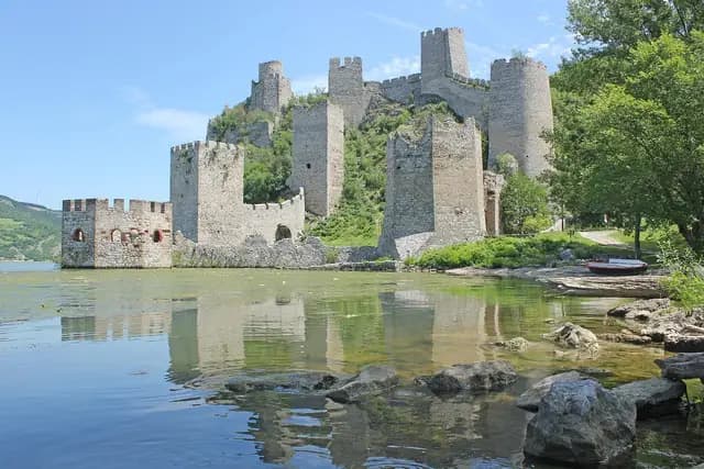 đerdap, serbia, castle, river, old, golubac, fortress, travel, tourism, landmark, sky, architecture, building, wall, europe, history, danube, medieval, historical, nature, culture, boat, serbia, serbia, serbia, serbia, serbia (foto: AstralniHorizonti)