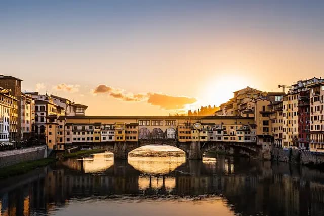 firenze, italy, ancient architecture, old bridge, bridge, renaissance, renaissance city, river, light reflection, dawn, travel (foto: MARTINOPHUC)