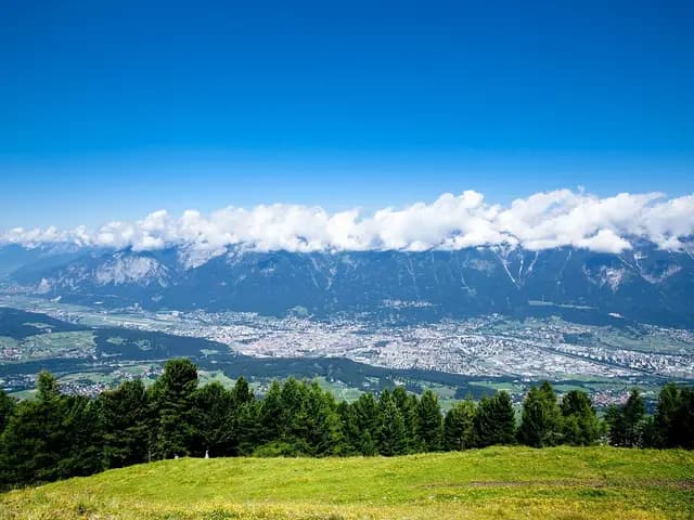 innsbruck, mountains, nature, landscape, view of the valley (foto: Julie-Kolibrie)