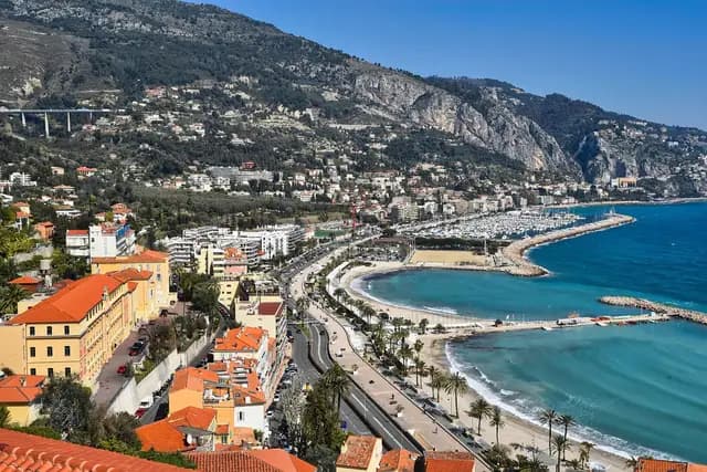 menton, city, nature, beach, france, town, coast, mountain, french riviera, sea, côte d'azur, mediterranean (foto: lecreusois)
