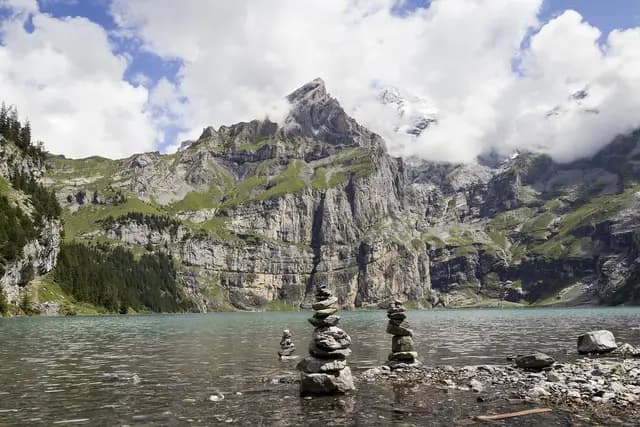 oeschinensee, lake, mountain, switzerland, rocky, clouds, swiss, stones, stone, sculpture, zen, quiet, relax, dream, water, gravel, nature, europe, peak, alps (foto: Mintmount)
