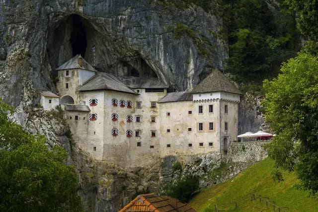 postojna, slovenia, castle, predjamski, tourist, attraction, nature, fortress, medieval, mountain (foto: azorko)