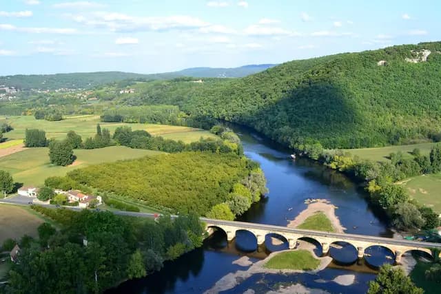 river, bridge, island, small island, dordogne, the dordogne valley, nature, shore, forest, aerial view, france, aquitaine, field, south west, hill, valley, hilly landscape, landscape (foto: juliacasado1)